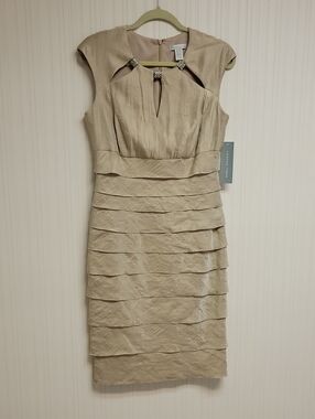 London Times Beige Tiered Sheath Dress 10 New Wedding Guest Festive Cocktail